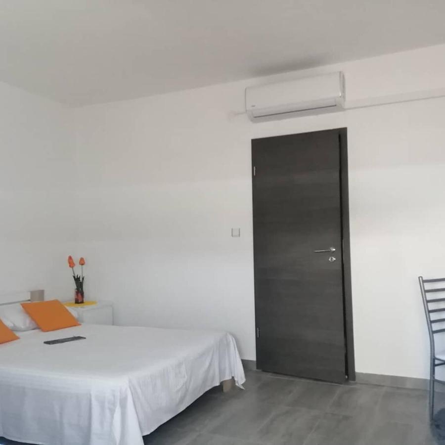 Apartmani Pablo Pag Town Exterior foto