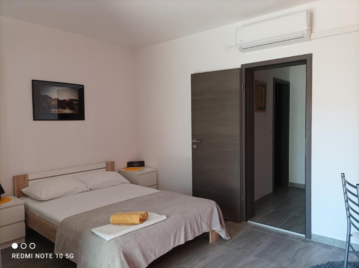 Apartmani Pablo Pag Town Exterior foto